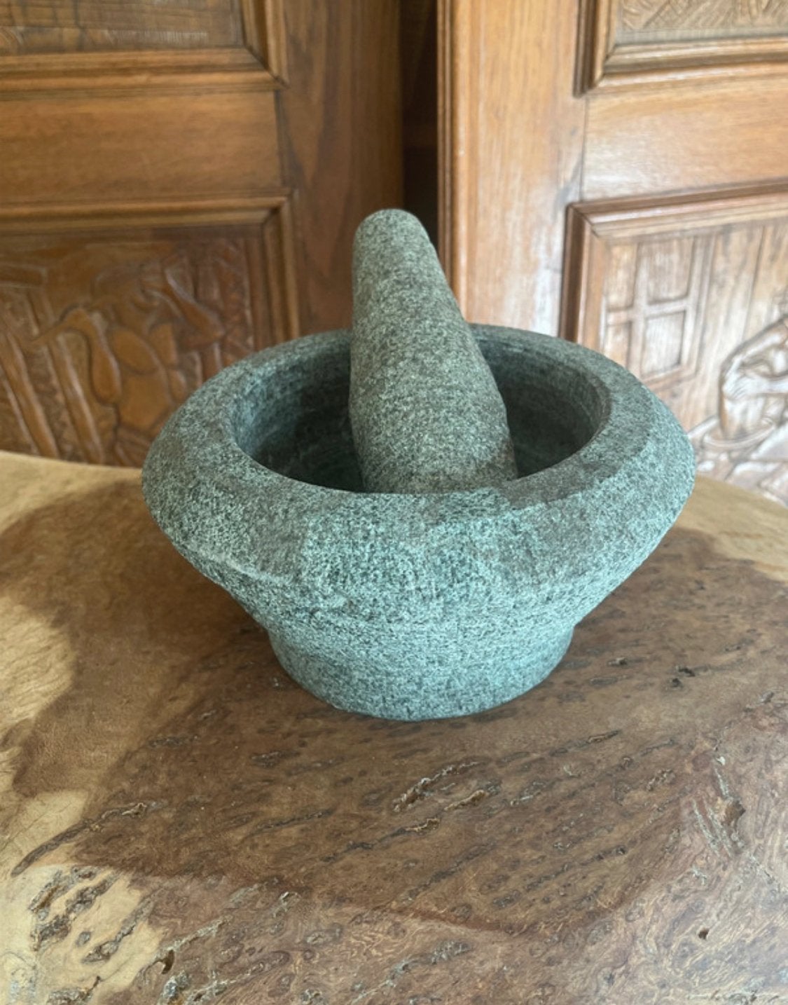 Large stone mortar and pestle, Huis en Inrichting, Woonaccessoires | Schalen en Manden, Ophalen of Verzenden, Zo goed als nieuw