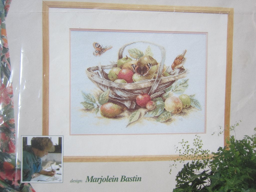 Borduurpatroon Marjolein Bastin ZOMERFRUIT  VLINDERS  MAND, Ophalen of Verzenden, Zo goed als nieuw, Handborduren, Patroon