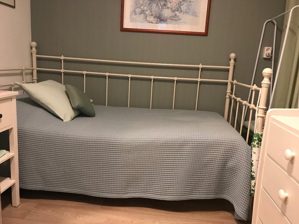 Wit meidenbed van Ikea, met lattenbodem, zonder matras, Ophalen, Gebruikt, 90 cm, Eenpersoons