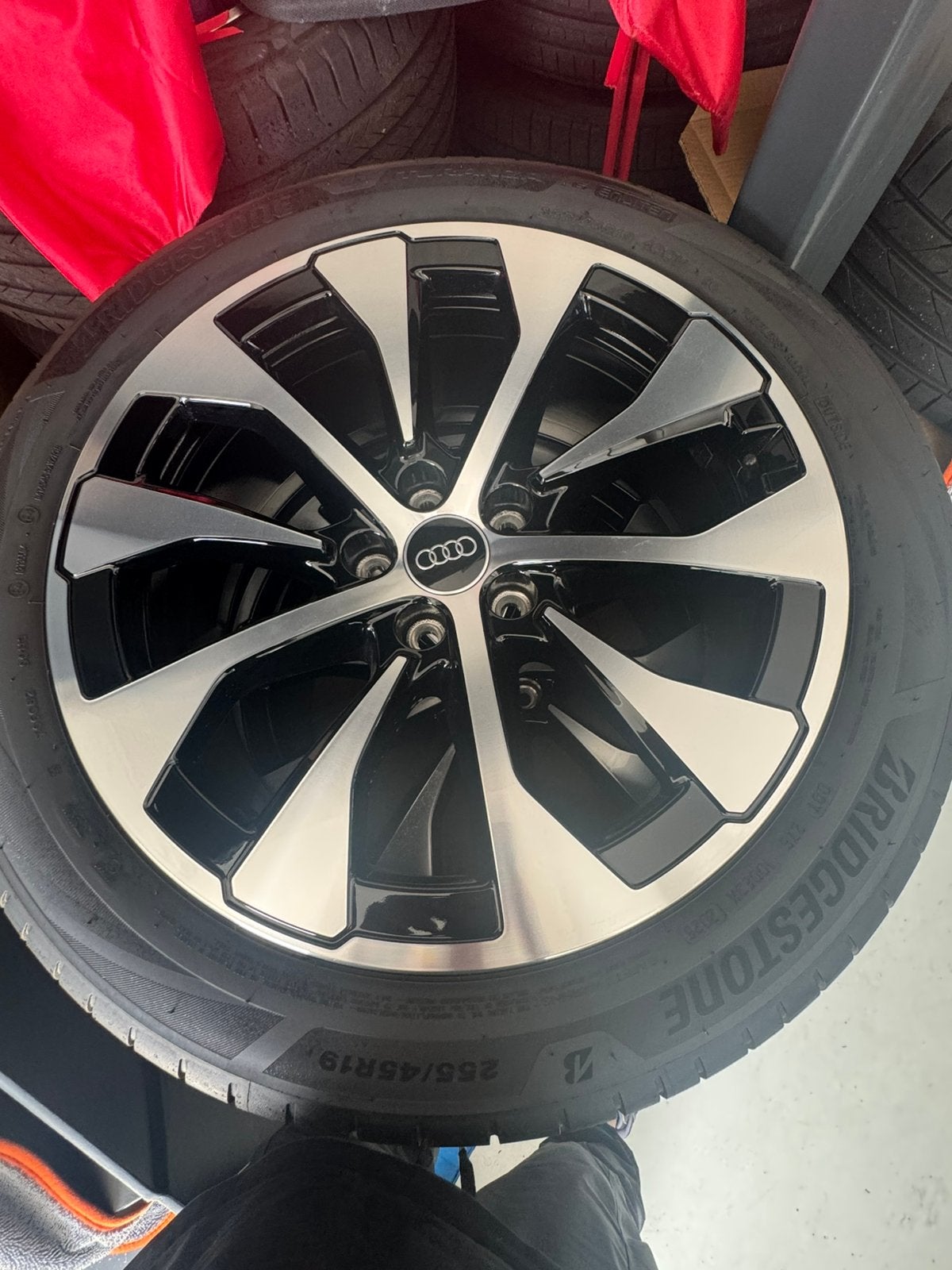 Set originele audi q3 s line velgen bridgestone 255 45 19, Auto-onderdelen, Banden en Velgen, 255 mm, Banden en Velgen, Zomerbanden