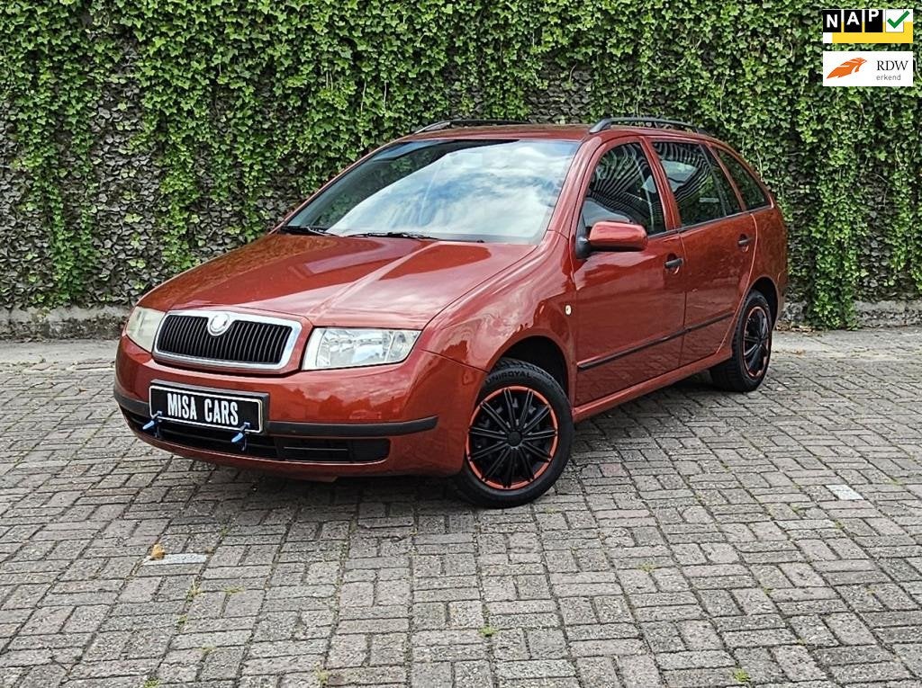Skoda Fabia Combi 1.4-16V Comfort Automaat Airco APK Trekhaa, Auto's, Skoda, Dealer onderhouden, Gebruikt, Zwart, 49 €/maand