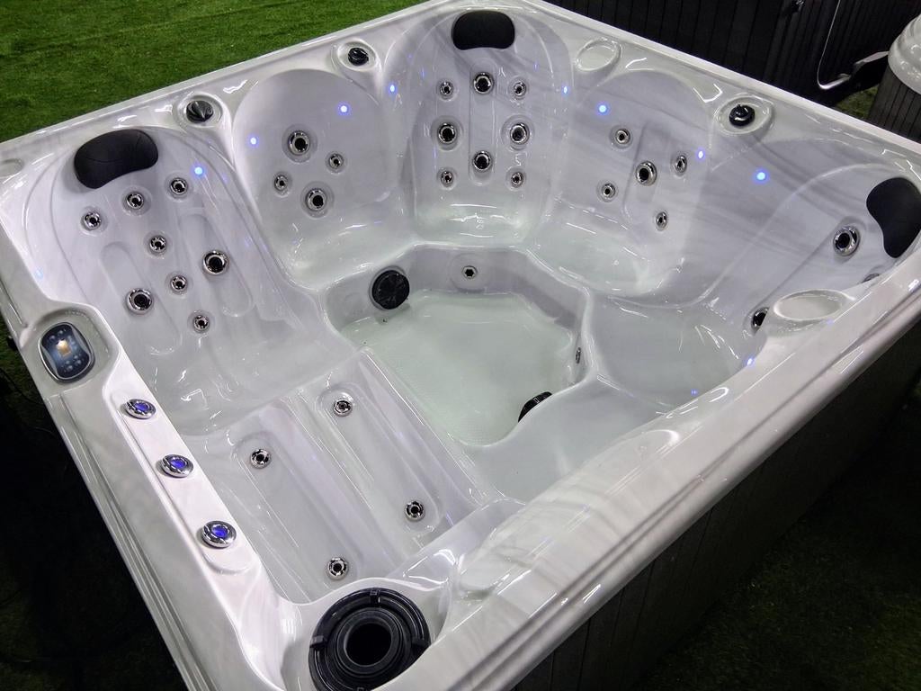 Balboa luxe jacuzzi HEMELVAART OPEN incl bezorging&garantie, Tuin en Terras, Bubbelbaden en Hottubs, Zo goed als nieuw, Filter