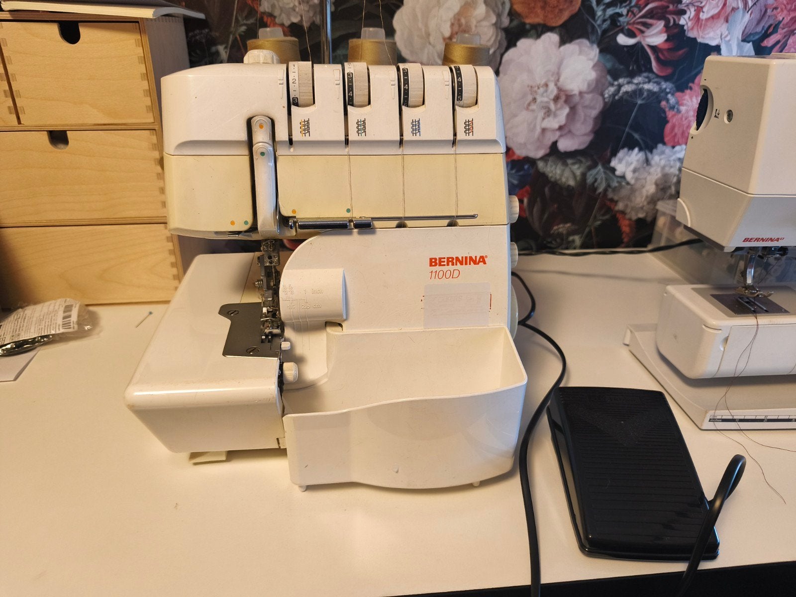 Bernina 1100 D Lockmachine - Goed onderhouden, Ophalen of Verzenden, Gebruikt, Lockmachine, Bernina