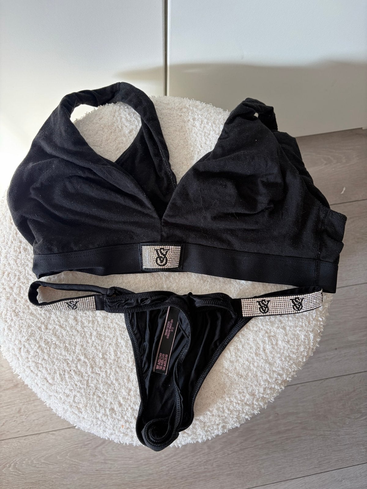 Victoria's Secret Setje: BH en String Zwart, Verzenden, Zwart, Setje