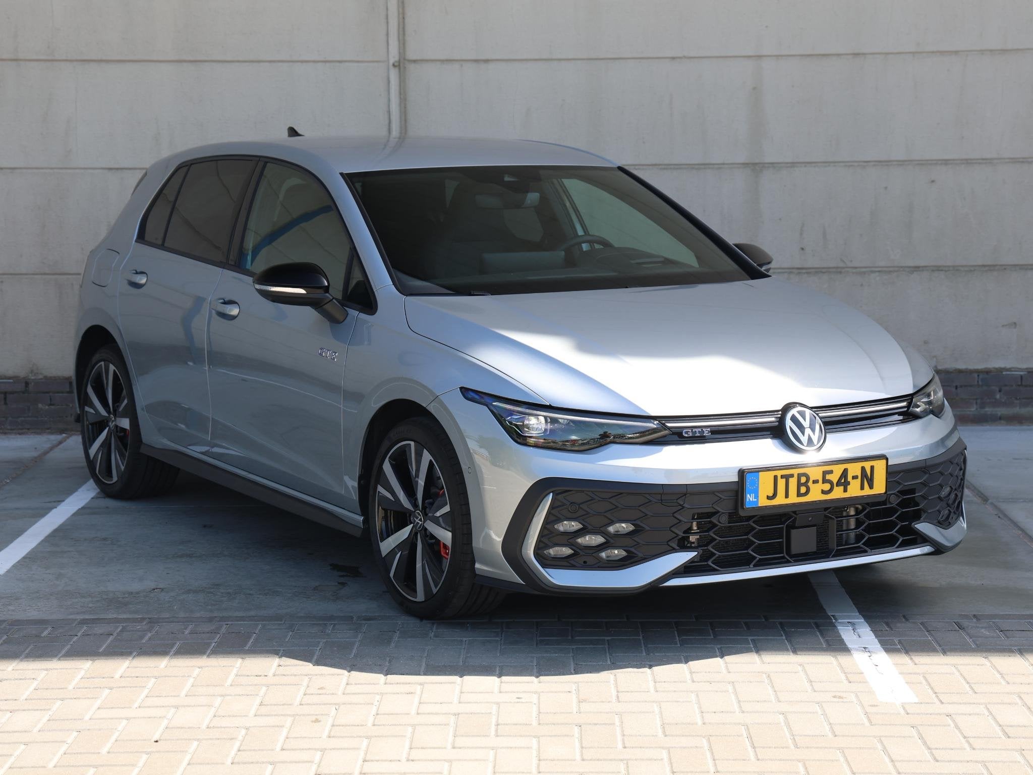 Volkswagen Golf GTE 1.5 eHybrid 272 pk DSG | NL Auto | Navig, Auto's, Volkswagen, Stof, 4 cilinders, 26 kWh, 1500 kg