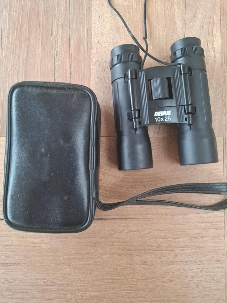 Revue 10x25 Verrekijker met hoes, Audio, Tv en Foto, Optische apparatuur | Verrekijkers, Gebruikt, Dakkant (recht), Ophalen of Verzenden