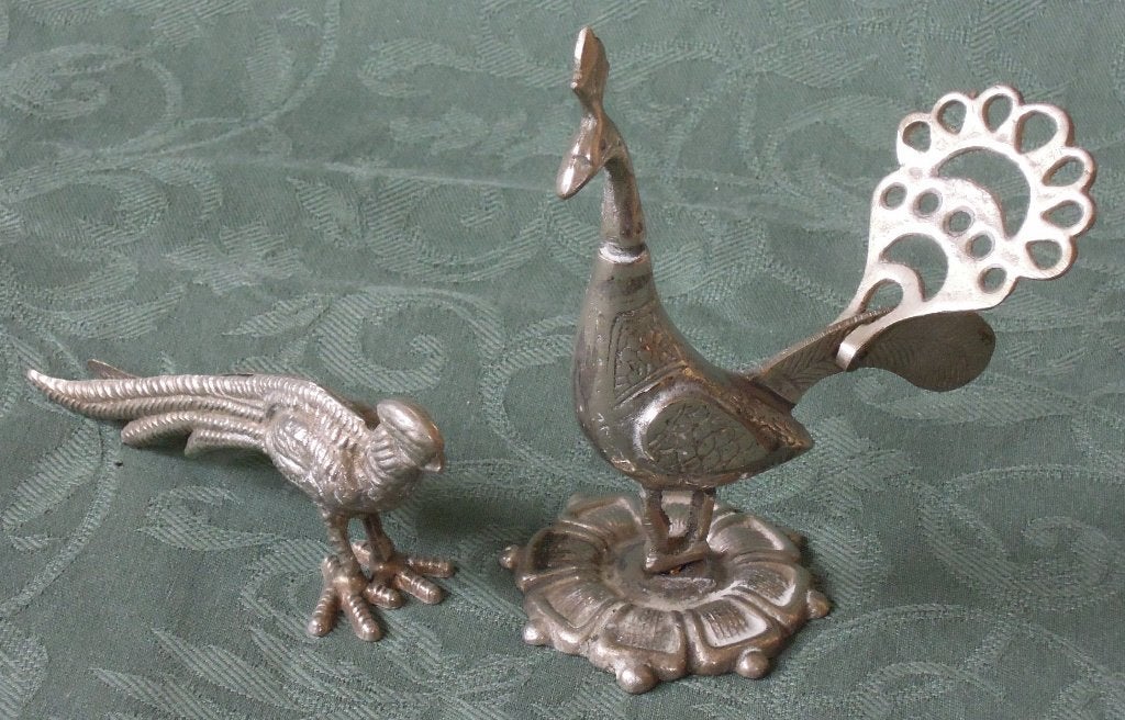 Nr ONB63: 2 Zilverkleurige metalen pauwen, Antiek en Kunst, Ophalen of Verzenden