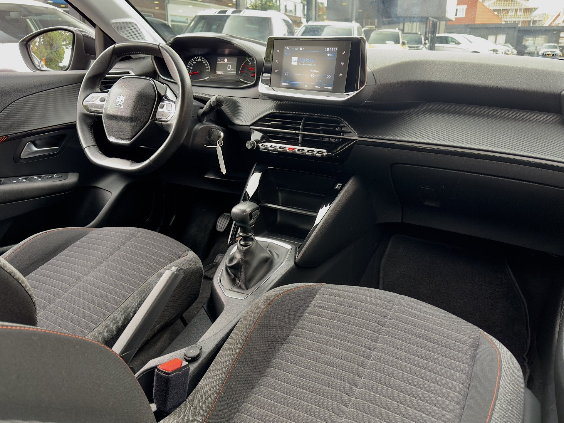Peugeot 208 1.2 ACTIVE PACK 138D.KM AIRCO APPLE-CARPLAY LED, Auto's, Voorwielaandrijving, Dealer onderhouden, 101 pk, Gebruikt