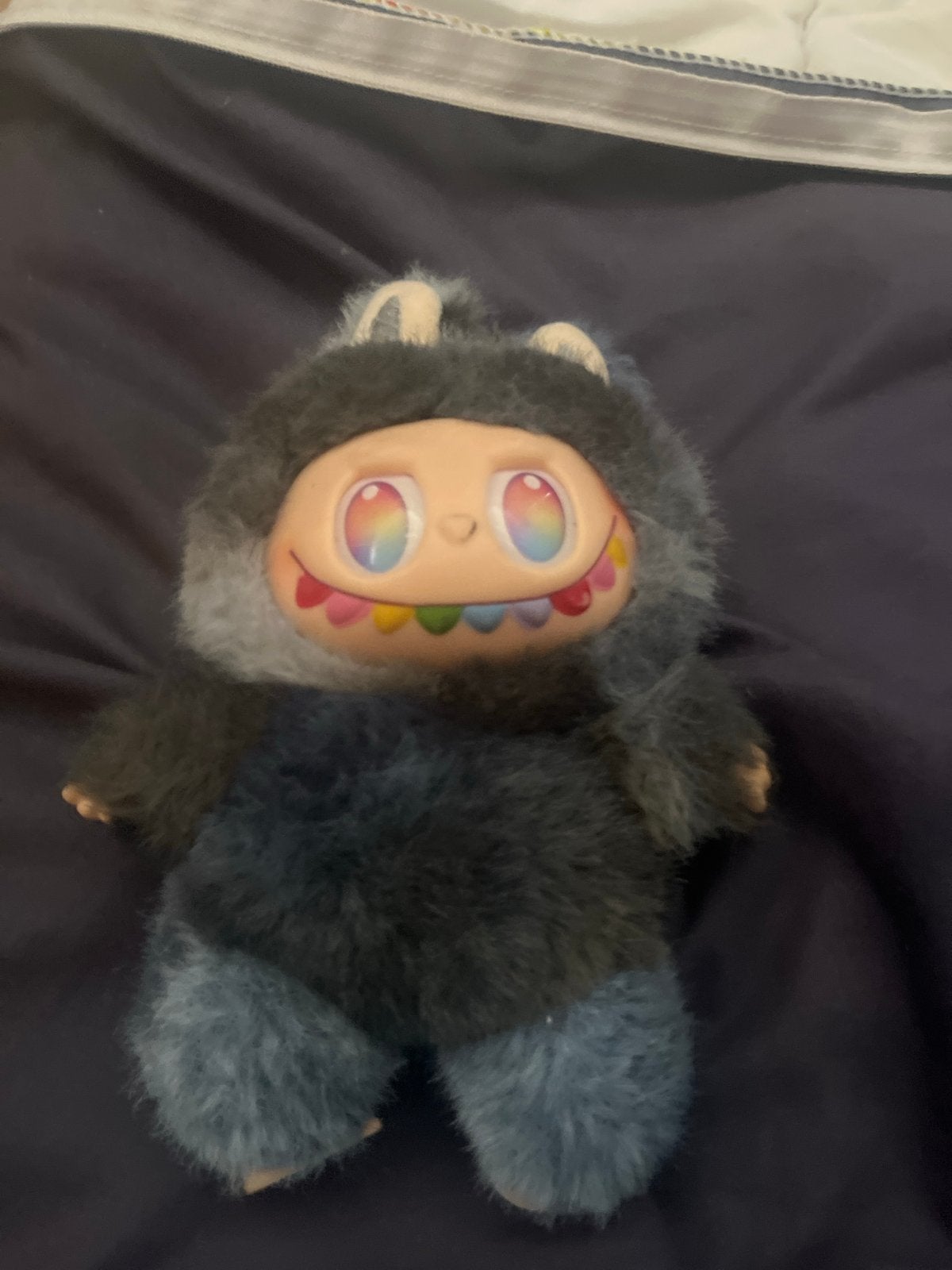 Pop Mart The Monsters knuffel met regenboog tanden, Overige merken, Overige karakters, Overige typen, Ophalen of Verzenden