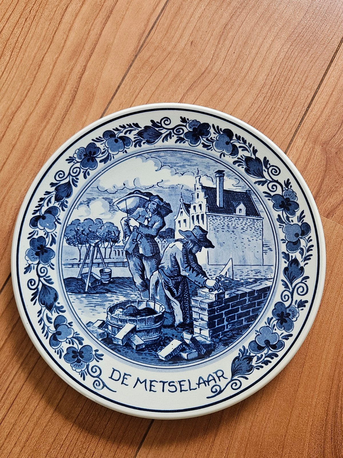 Delfts blauw wandbord 'De Metselaar', Ophalen of Verzenden
