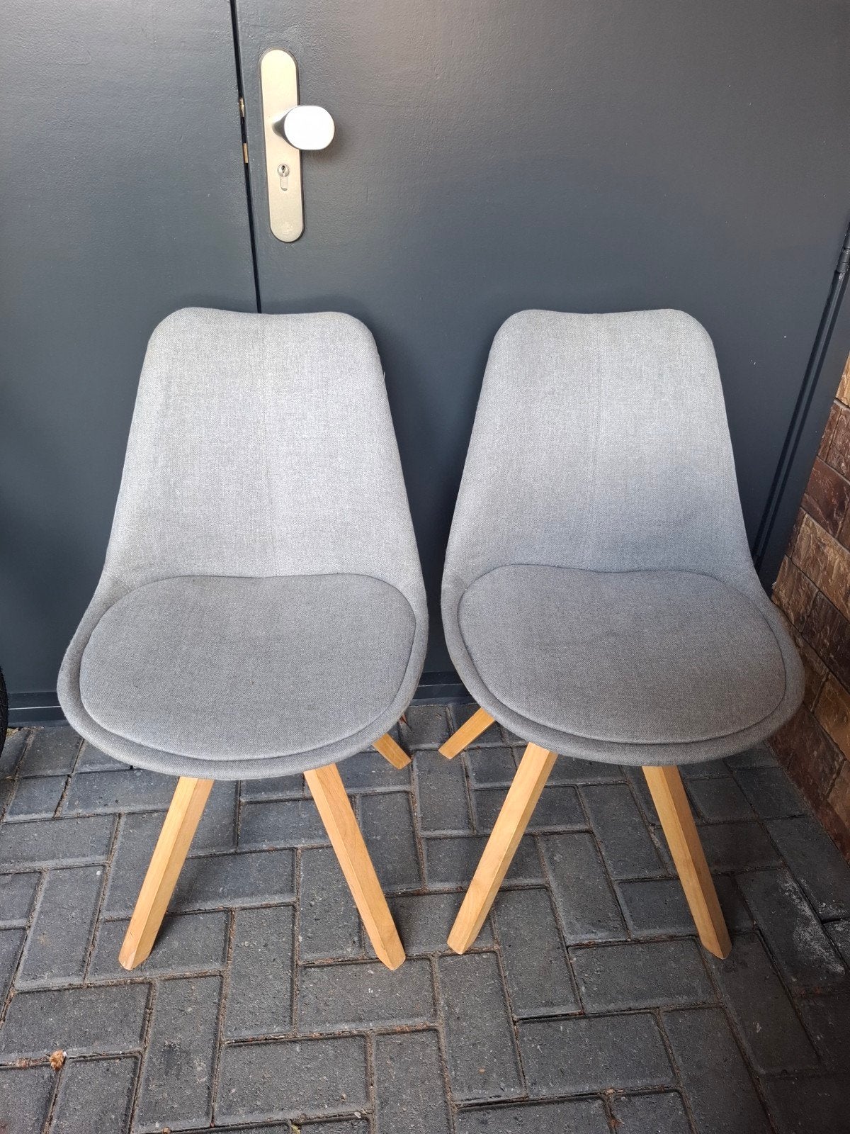 Gratis: twee leuke stoffen grijze stoeltjes, Huis en Inrichting, Ophalen, Hout, Gebruikt, Twee