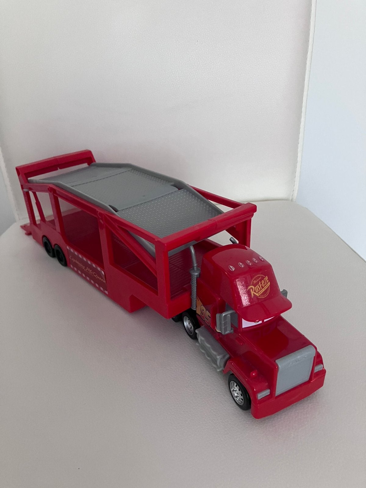 Disney Pixar cars - Mack Hauler, Ophalen of Verzenden, Zo goed als nieuw, Bus of Vrachtwagen, Overige merken
