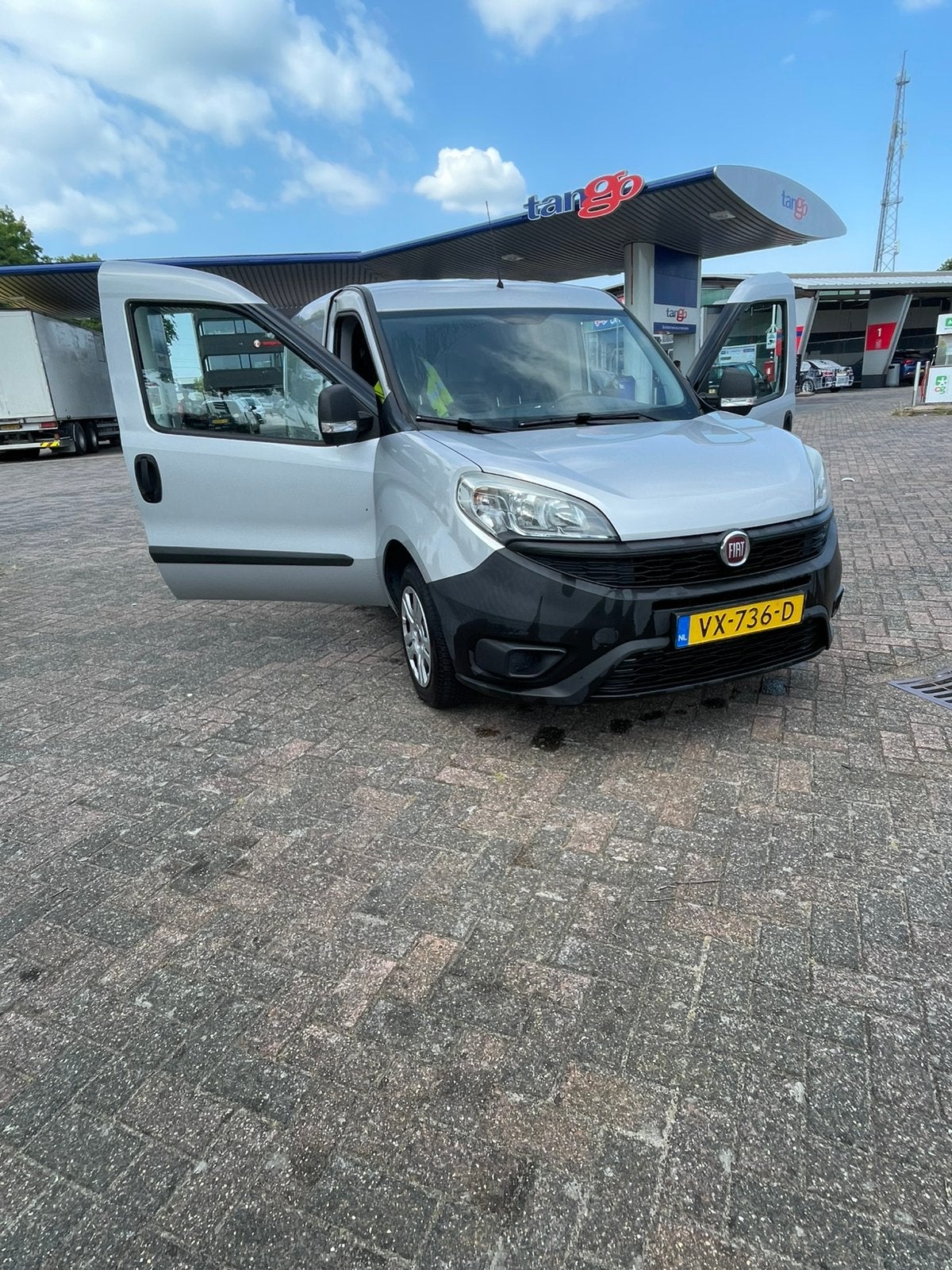 Fiat Doblo 1.3 MJ 16V 75pk 2016 nieuwe onderhoud/apk!!!, Auto's, Voorwielaandrijving, Euro 5, Stof, 74 pk