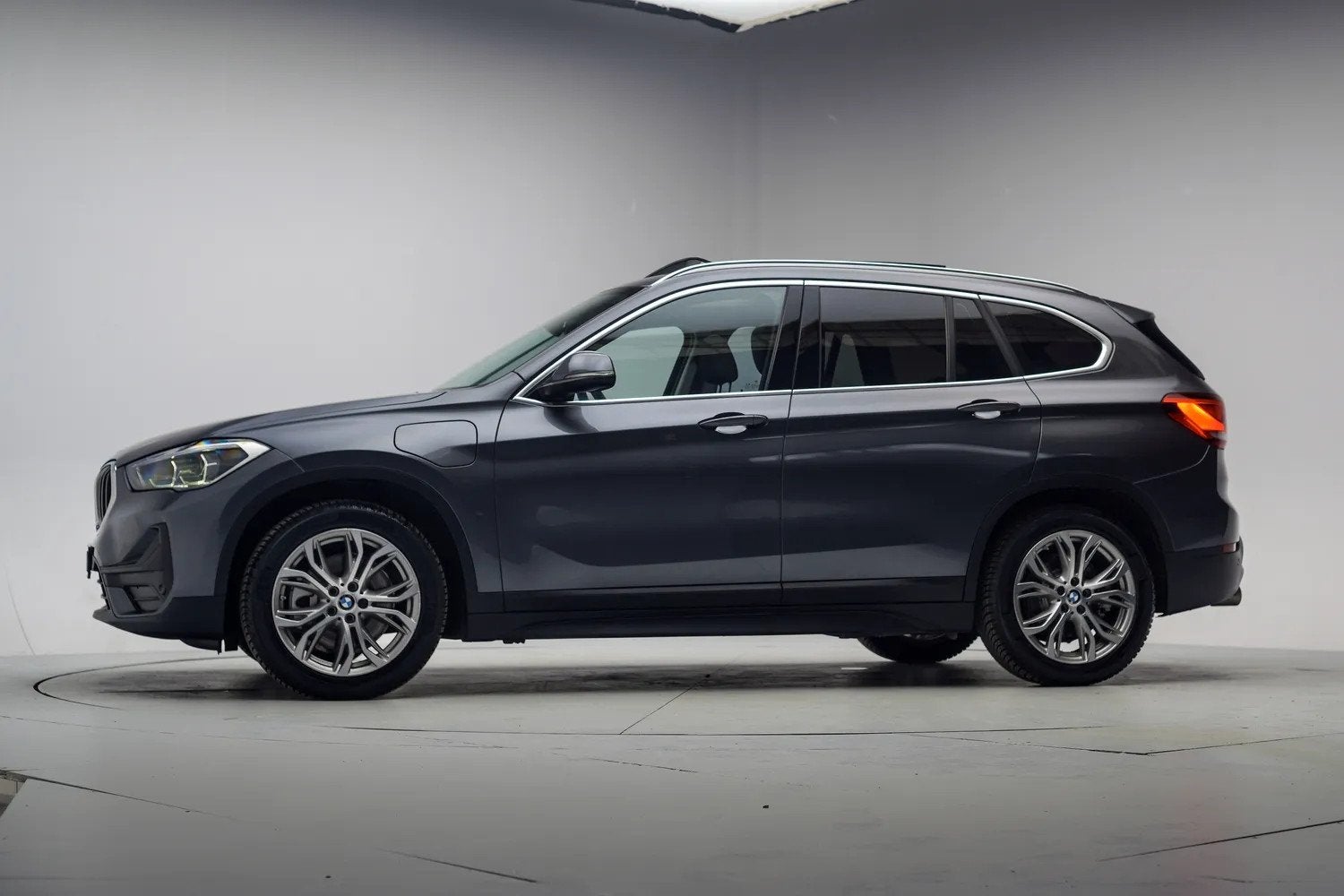 Foto 2 van BMW X1 xDrive 25e eDrive Executive Aut.[ Panorama Camera Nav