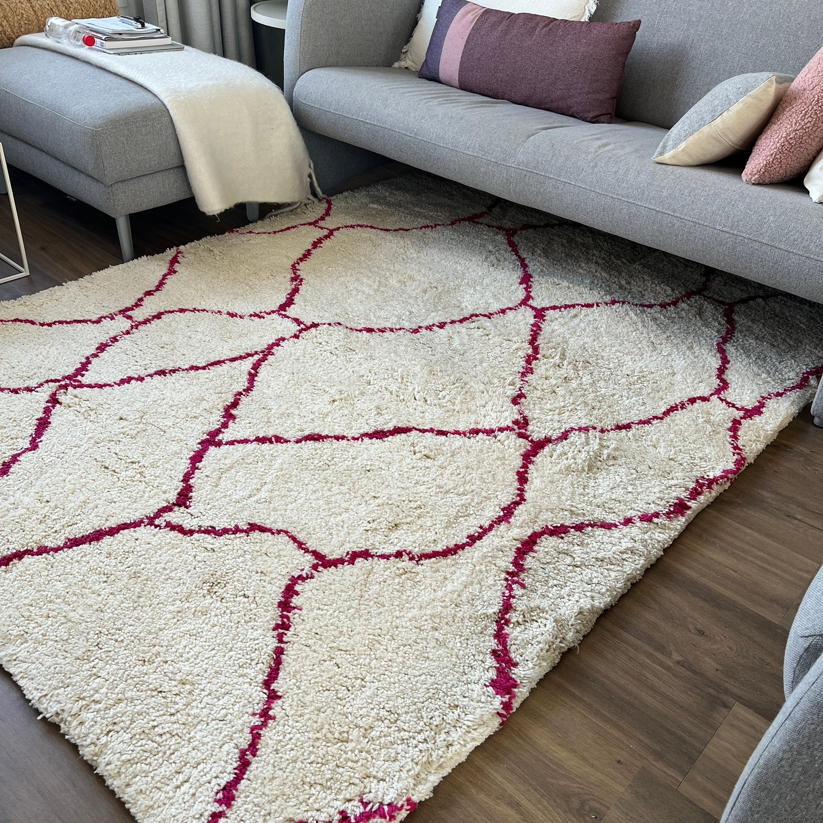 Vloerkleed in beige en fuchsia. Zgan, Ophalen, Beige, 150 tot 200 cm, 200 cm of meer
