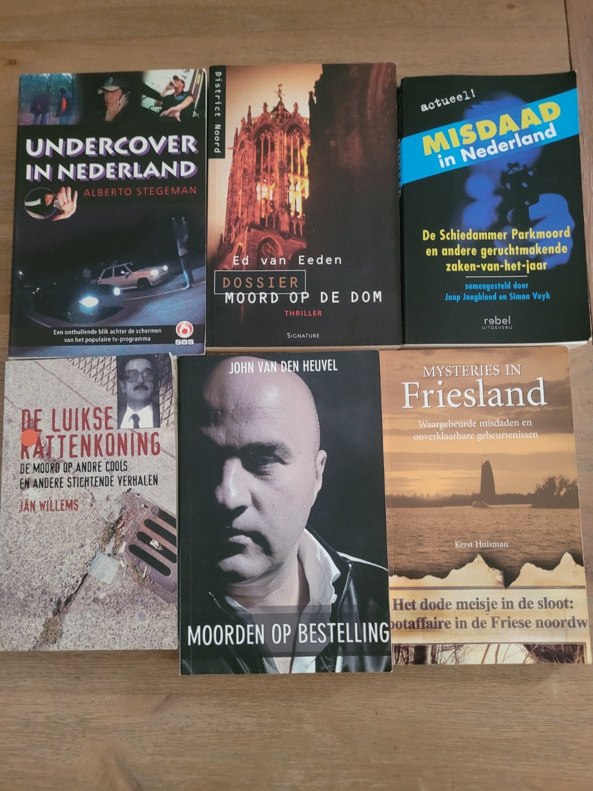 6x boeken gerelateerd aan misdaad, Ophalen of Verzenden, Zo goed als nieuw, John van den heuvel