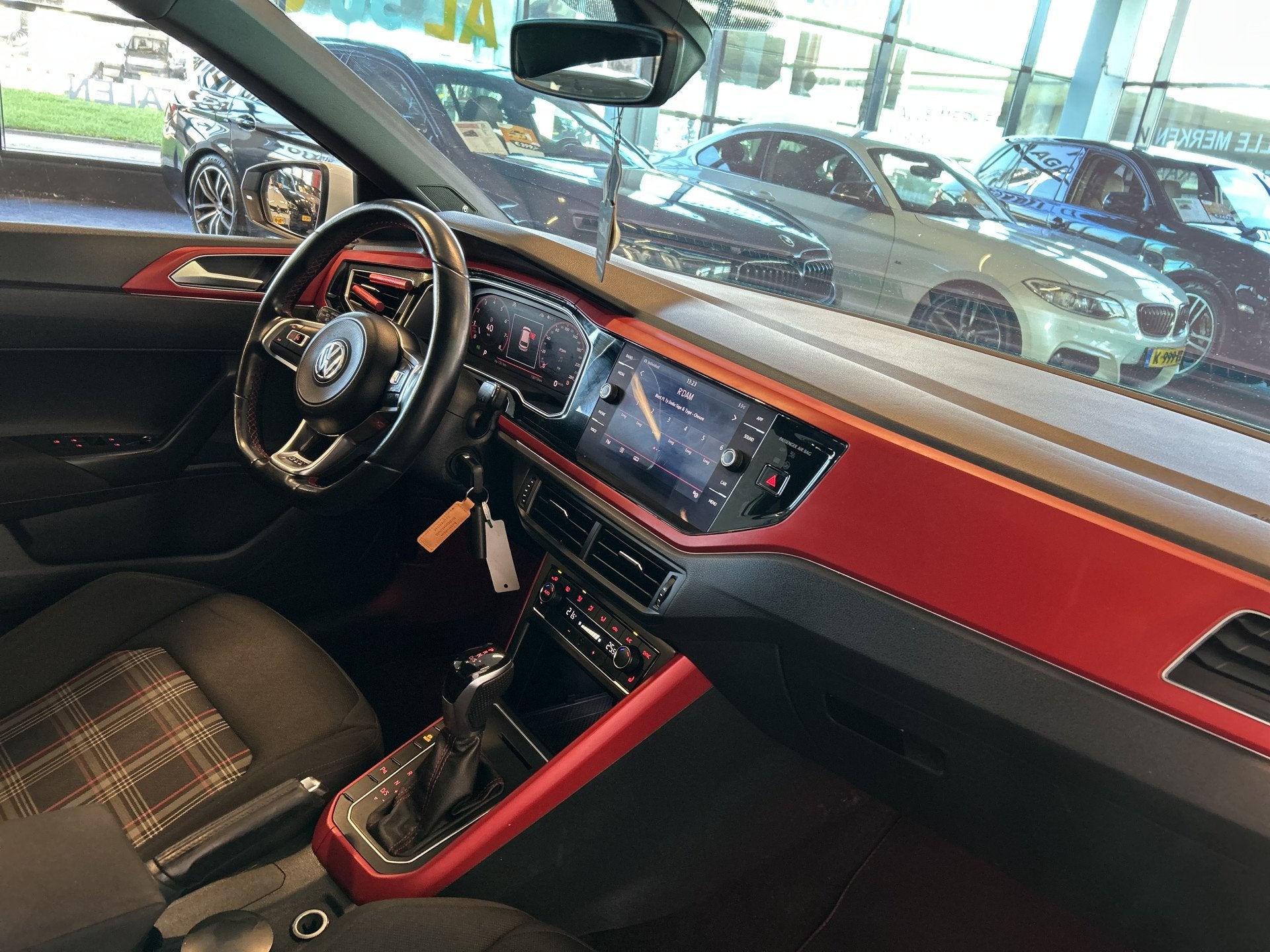 Volkswagen Polo 2.0 TSI GTI | Panoramadak | Digital dashboar, Stof, Gebruikt, 4 cilinders, Automatische klimaatregeling
