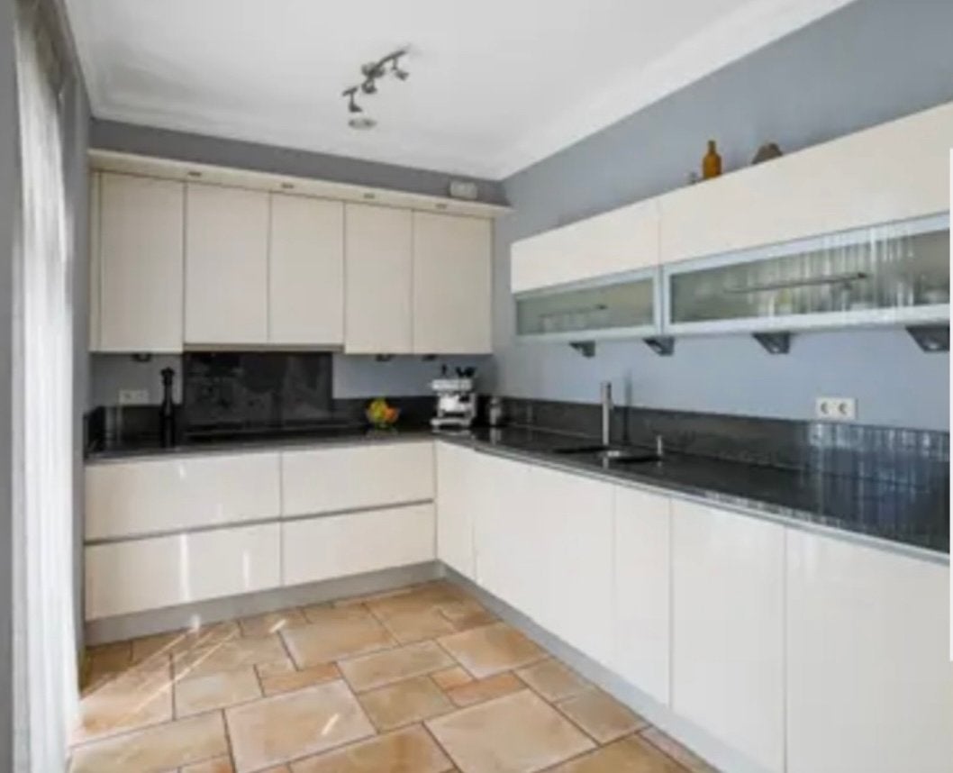 Italiaanse keuken, met apparatuur (zelf demonteren), Ophalen, Gebruikt, Wit, Hoekkeuken