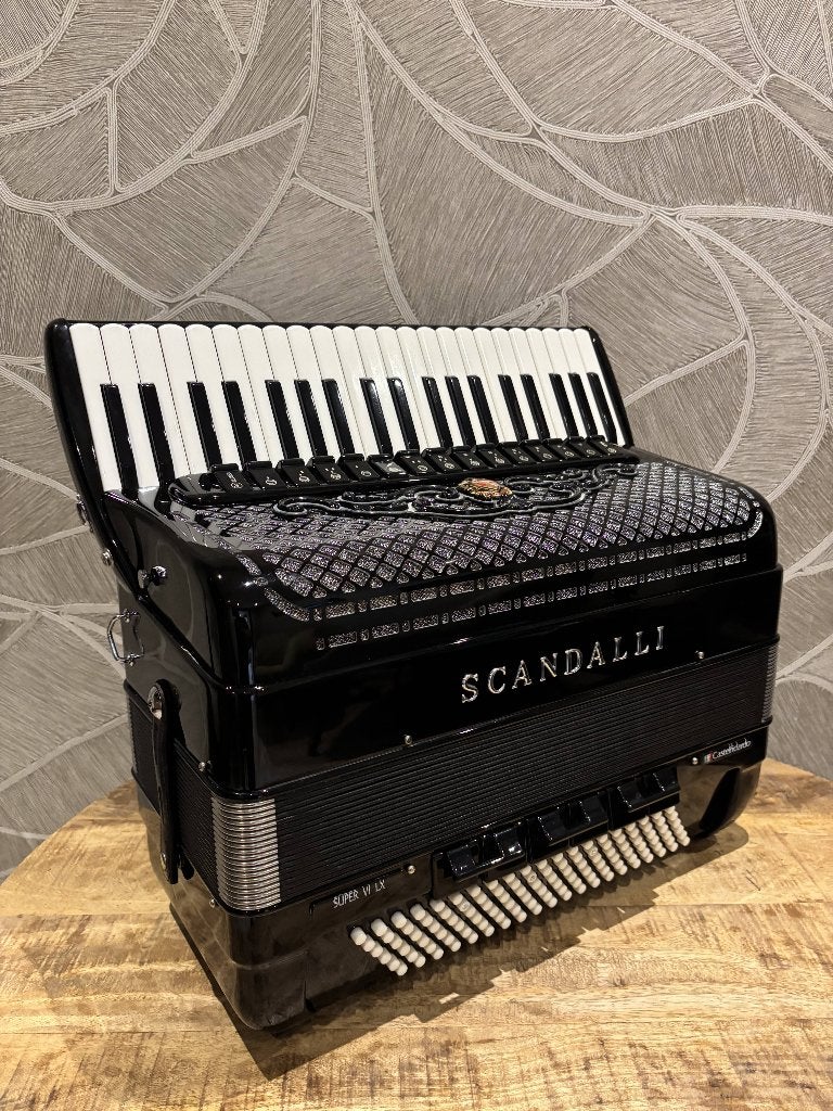 Scandalli Super VI LX–5-korig–Cassotto–Open/Close–120 bas, Muziek en Instrumenten, Gebruikt, Via Olivetti, 3A, 60022 Castelfidardo (AN), Italië