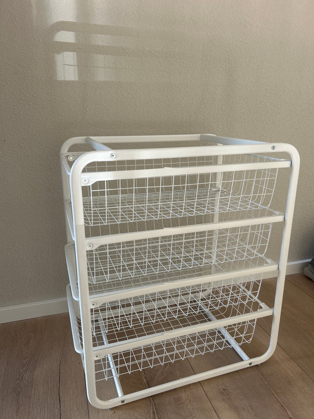 Wit kastje met draadmanden in nieuwstaat, Ophalen, Nieuw, 50 tot 100 cm, 3 of 4 laden