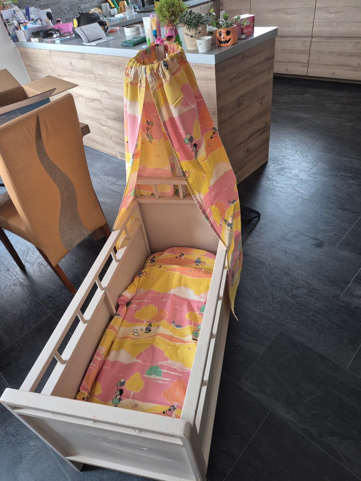 Poppenbed met hemel, matrasje, kussentje en dekbedje, Kinderen en Baby's, Ophalen, Gebruikt