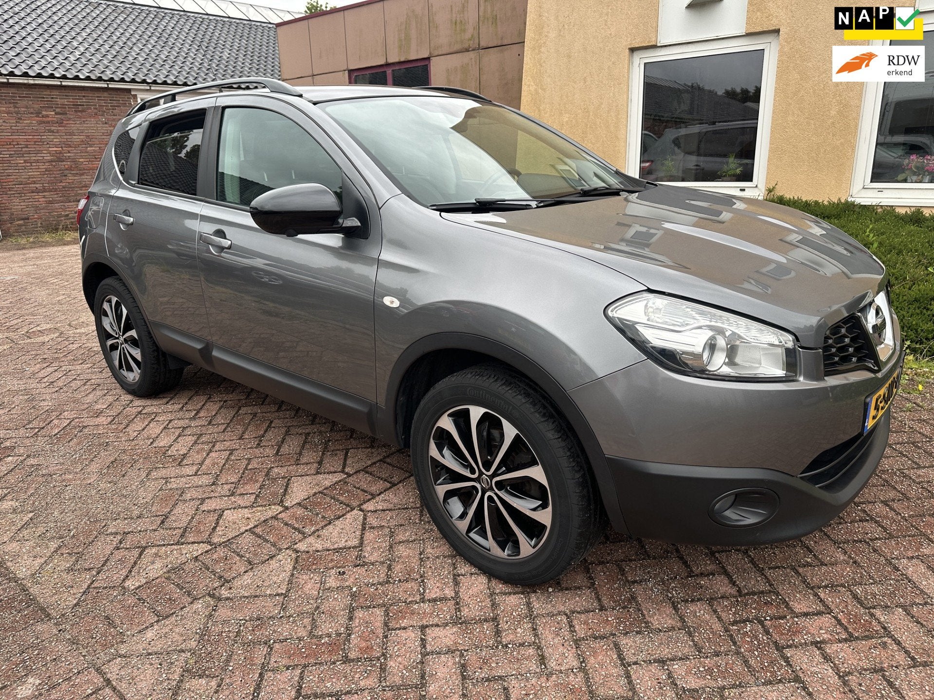 Nissan Qashqai 1.6 360 NAVI/CAMERA/PANO DEALER OH NAP APK, Voorwielaandrijving, Euro 5, Gebruikt, 1225 kg