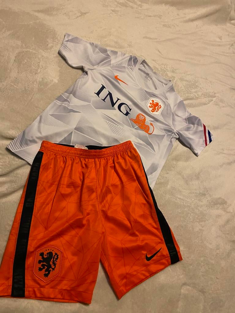 Nederlands elftal (kinder) tenue origineel !!, Ophalen of Verzenden, Zo goed als nieuw, Jongen of Meisje, Sport- of Zwemkleding