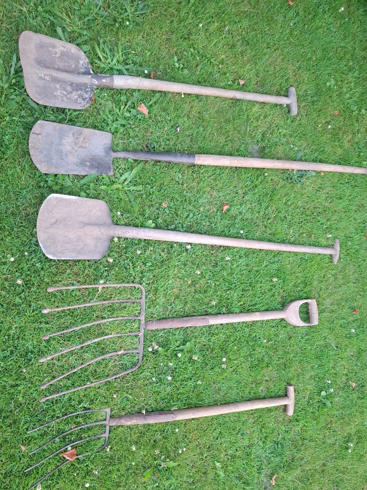 1x schop, 2x bats, 1x greep, 1x Bosch elektrische ontmosser, Tuin en Terras, Hand-tuingereedschap, Ophalen, Gebruikt