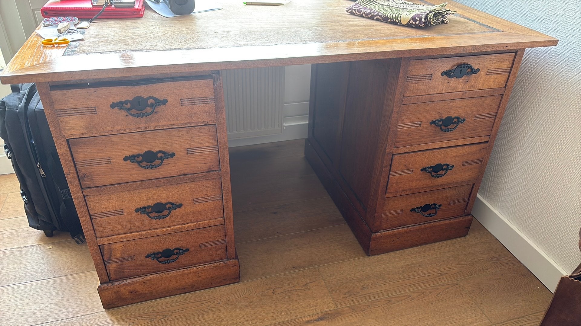 Oud eiken bureau, Ophalen