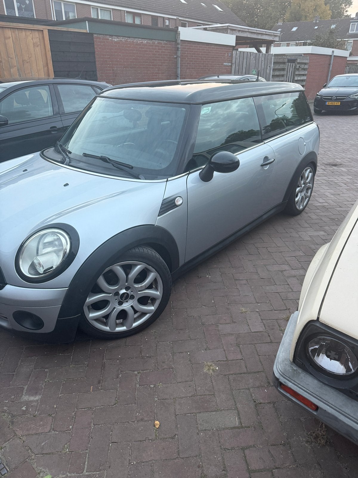 Mini Clubman 1.6 Cooper 2007 Grijs, Auto's, Voorwielaandrijving, 4 cilinders, 4 stoelen, 49 €/maand