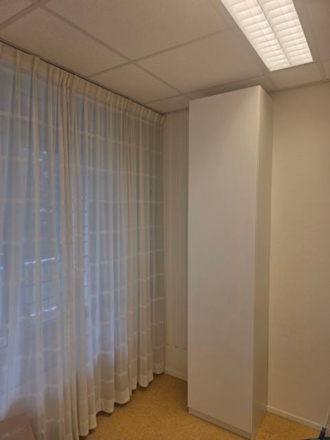 Hooge kast (2.35X50X37) met wit glanzend front, Ophalen, Met plank(en), Kunststof, 200 cm of meer