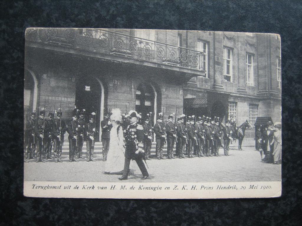 DEN HAAG terugkomst Wilhelmina en Hendrik van kerk 1910, Ophalen of Verzenden, Voor 1920, Zuid-Holland