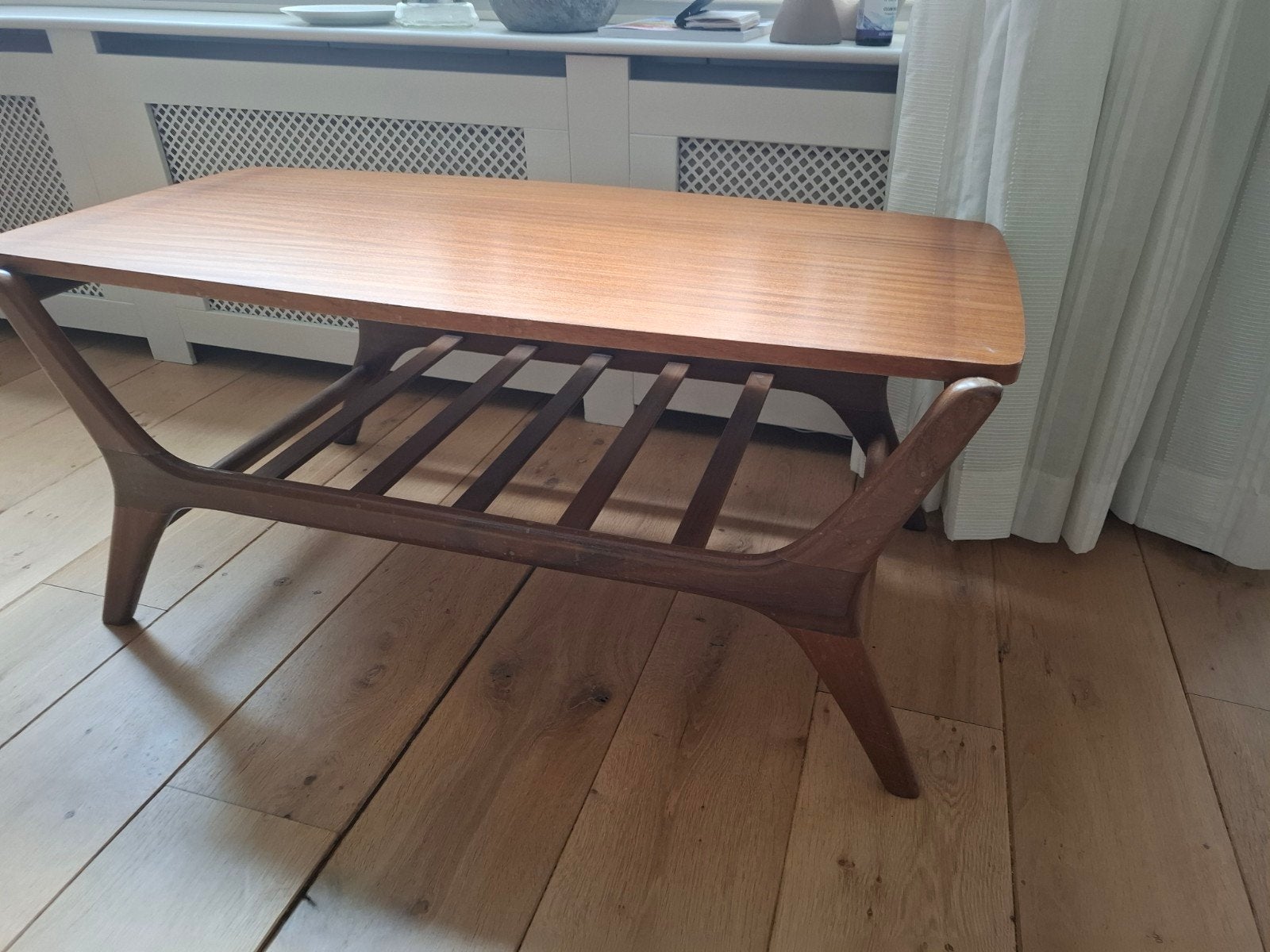 vintage salontafel met omkeerbaar blad en lectuurbak, Huis en Inrichting, Tafels | Salontafels, Ophalen, Gebruikt, 100 tot 150 cm