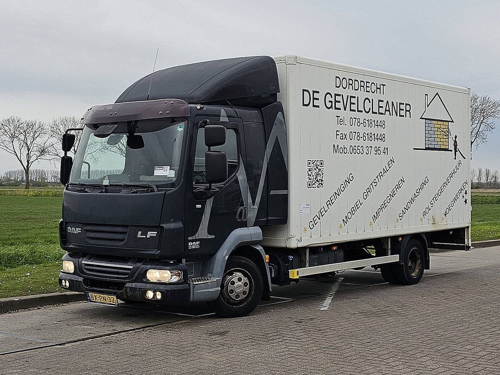 DAF LF 45.180 7.49t airco nl-truck, Auto's, Automaat, Euro 5, Zwart, Bedrijf