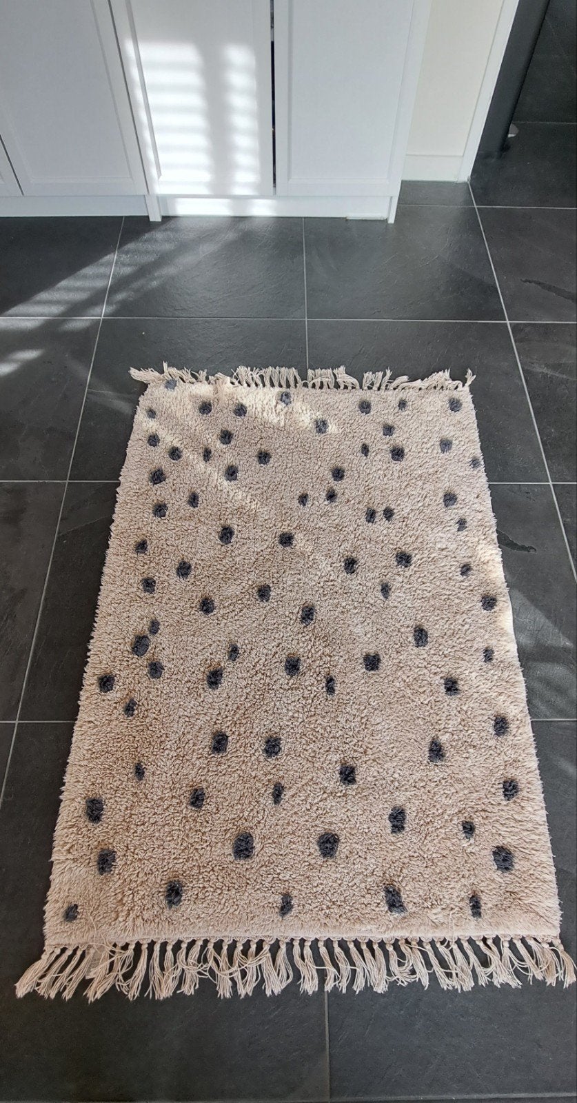 Vloerkleed en kussenhoes van H&M, Ophalen, Beige, Nieuw, 50 tot 100 cm
