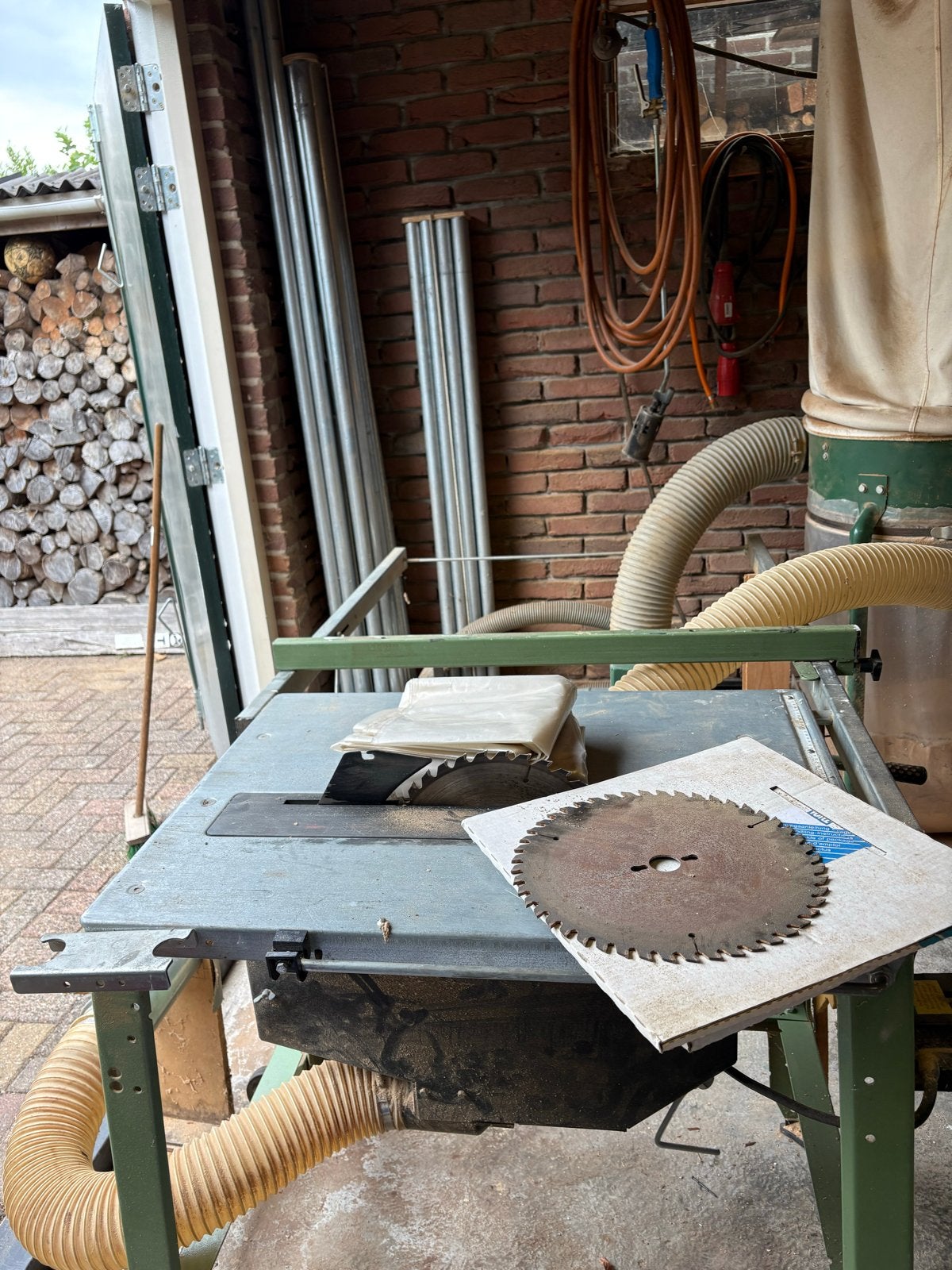 Robuuste Cirkelzaag met Afzuiging - Ideaal voor Werkplaats, Ophalen, Gebruikt, Cirkelzaag, 70 mm of meer