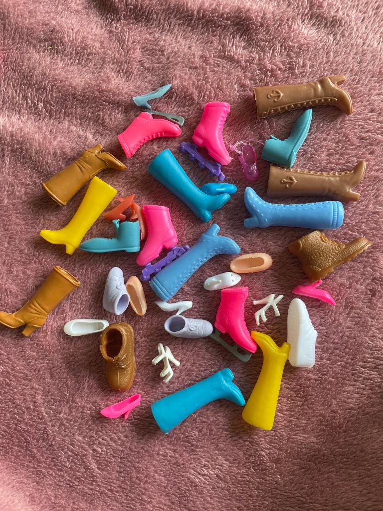 Partij vintage retro barbie sindy fleur pop schoenen laarzen, Verzamelen, Ophalen of Verzenden, Zo goed als nieuw, Accessoires