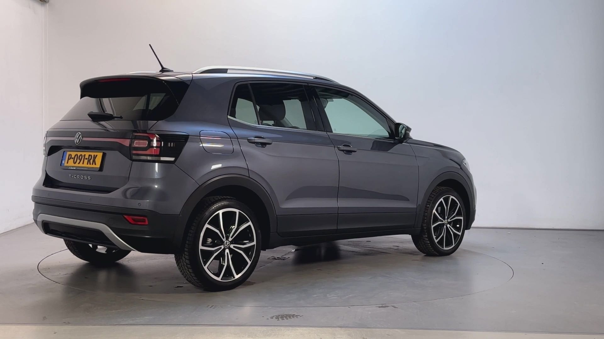 Volkswagen T-Cross 1.0 TSI 110pk DSG R-Line Stoelverwarming, Auto's, Dealer onderhouden, Gebruikt, Met garantie (alle), Origineel Nederlands