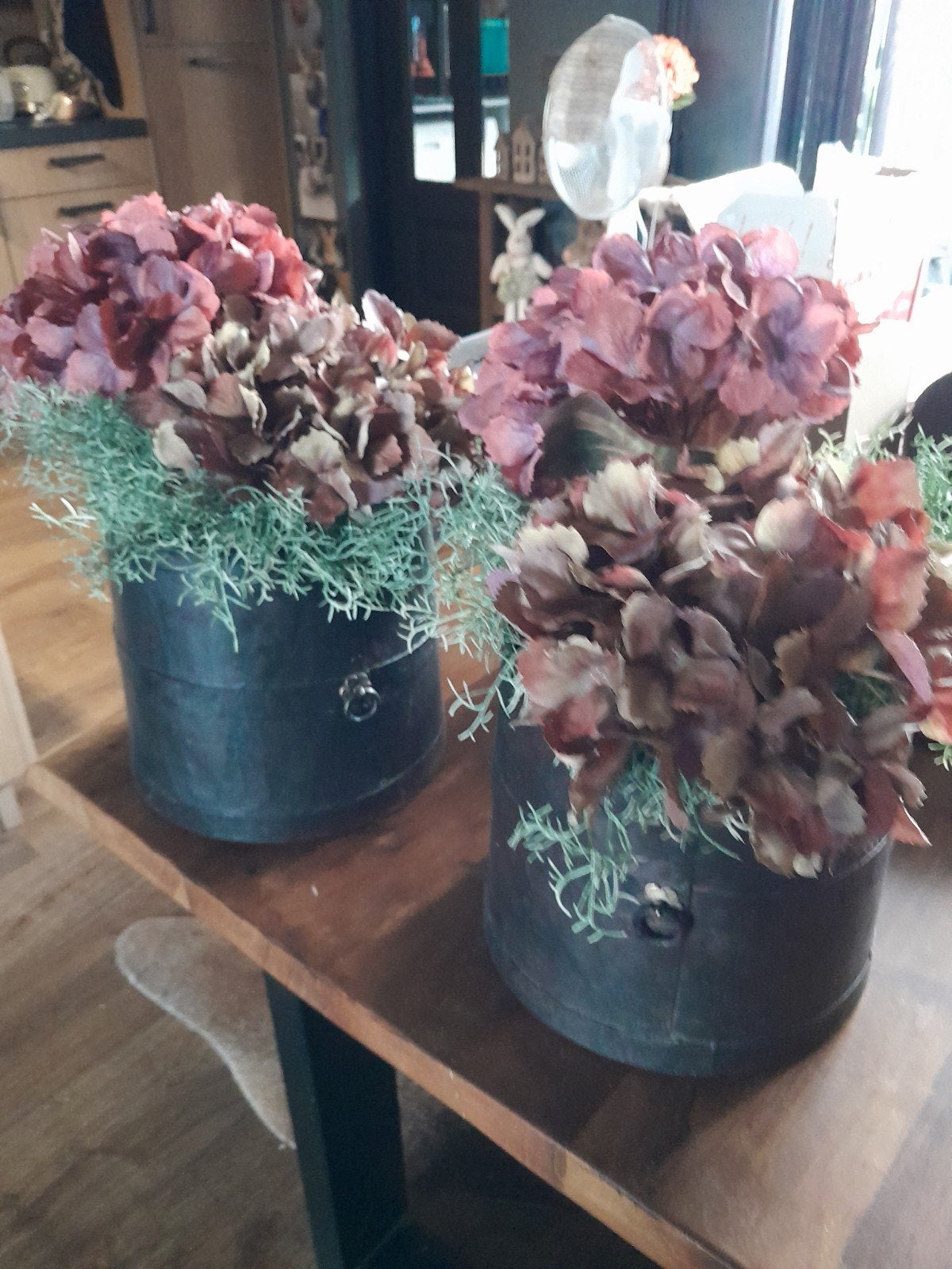 2 potten met kunstbloemen, Huis en Inrichting, Woonaccessoires | Kunstplanten en Kunstbloemen, Ophalen, Zo goed als nieuw