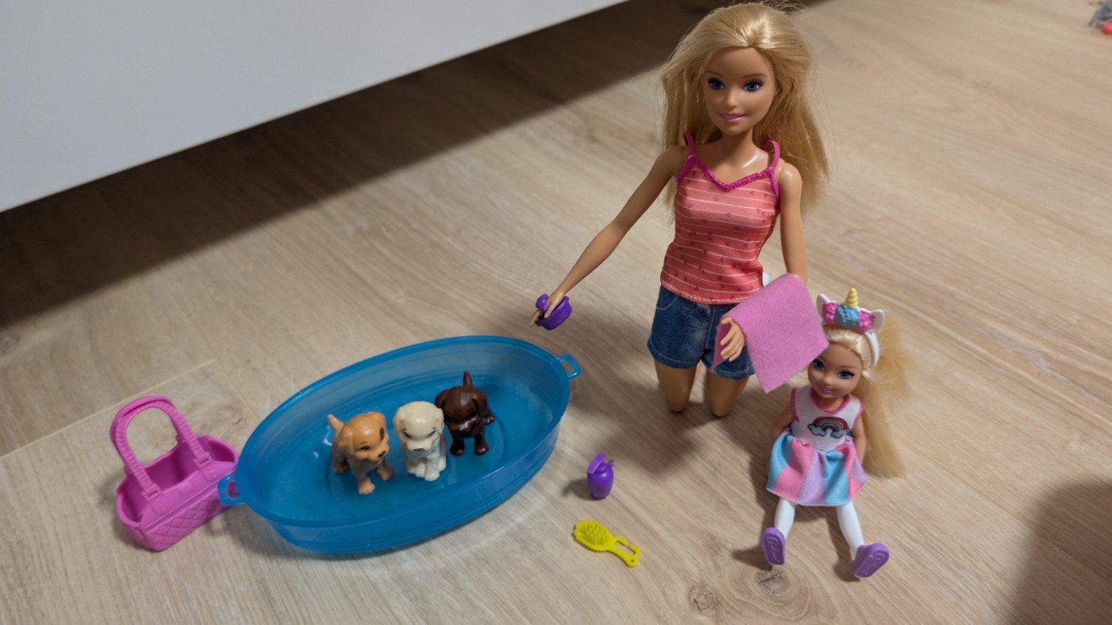 Barbie en Chelsea met puppy's en accessoires, Ophalen of Verzenden, Gebruikt, Barbie