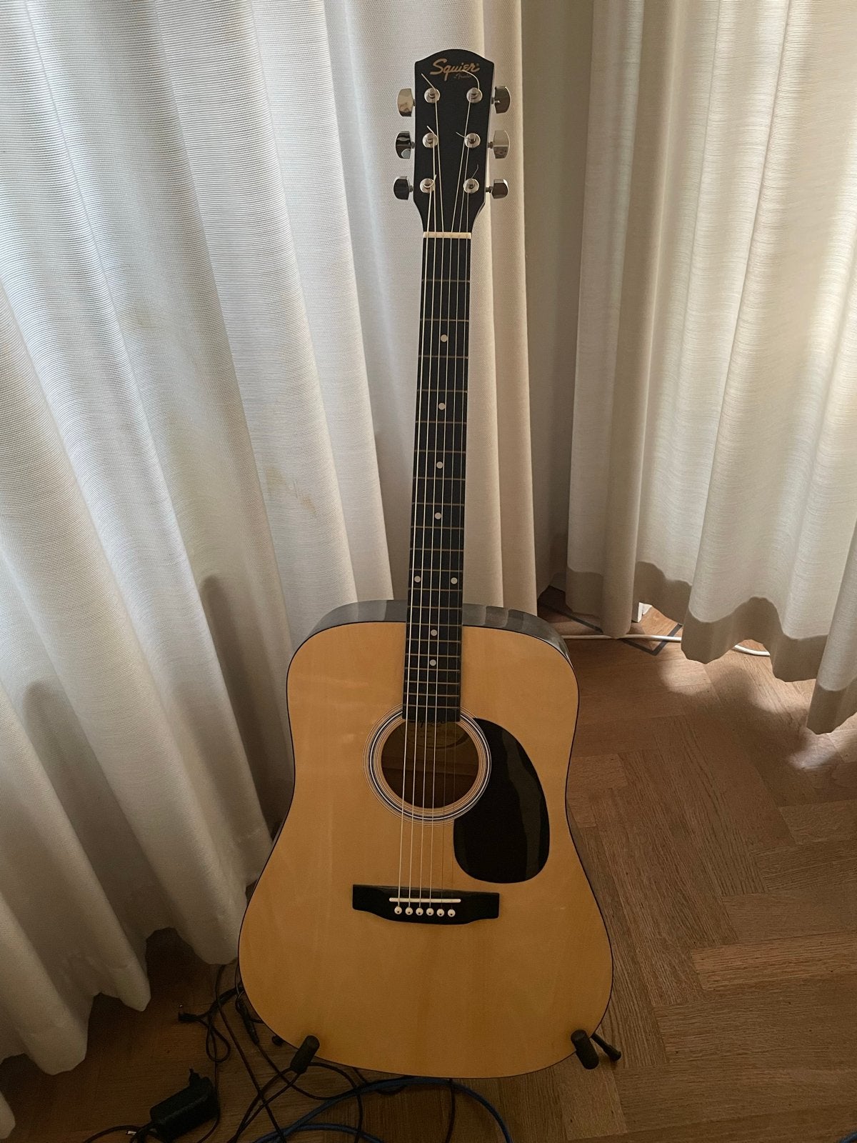 Fender squier akoestische gitaar junior, nieuwe snaren, Muziek en Instrumenten, Snaarinstrumenten | Gitaren | Akoestisch, Ophalen