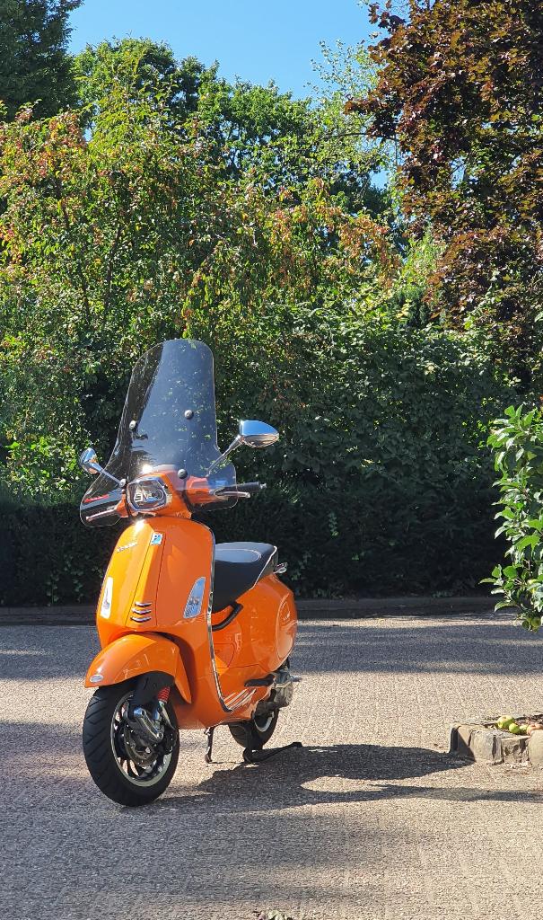 Vespa Sprint 4T | Oranje | Eerste eigenaar, Fietsen en Brommers, Ophalen, Zo goed als nieuw, Benzine, Vespa