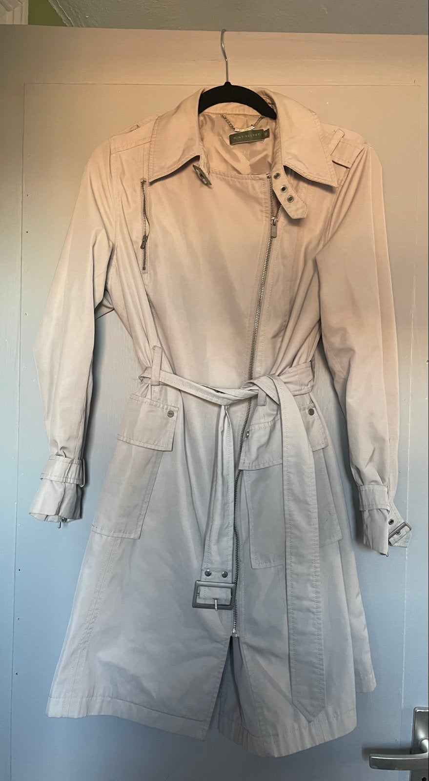 Stijlvolle beige trenchcoat van Mint Velvet, Kleding | Dames, Ophalen of Verzenden, Zo goed als nieuw, Maat 38/40 (M), Beige