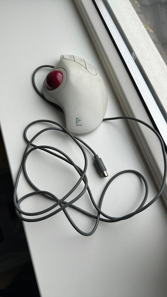 Logitech trackball muis PS/2 connector, Computers en Software, Muizen, Ophalen of Verzenden, Zo goed als nieuw