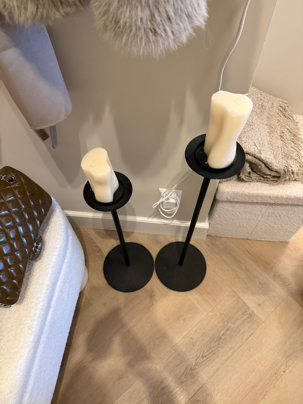 Set van 2 zwarte metalen kandelaars, Huis en Inrichting, Woonaccessoires | Kandelaars en Kaarsen, Ophalen, Zwart, Zo goed als nieuw