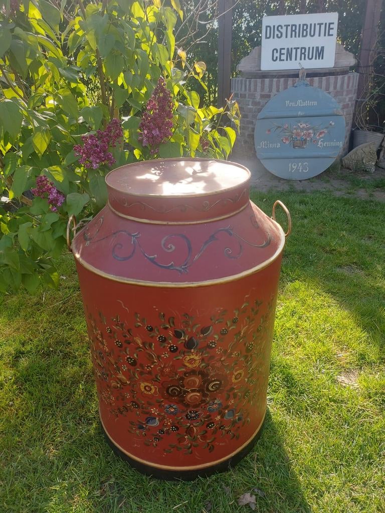 Volkskunst bloemen beschildering op groot winkelblik, Ophalen
