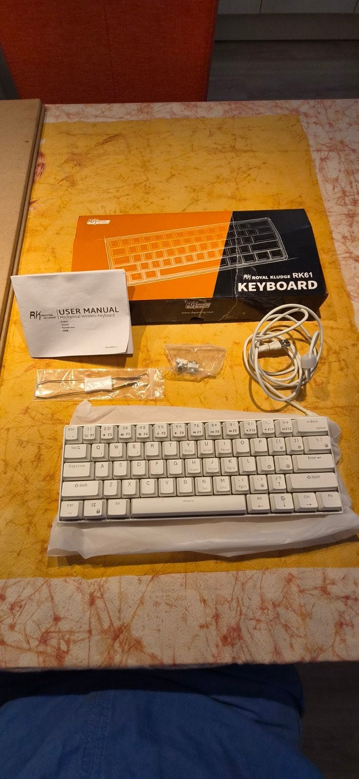 Witte Royal Kludge RK61 RGB keyboard., Ophalen