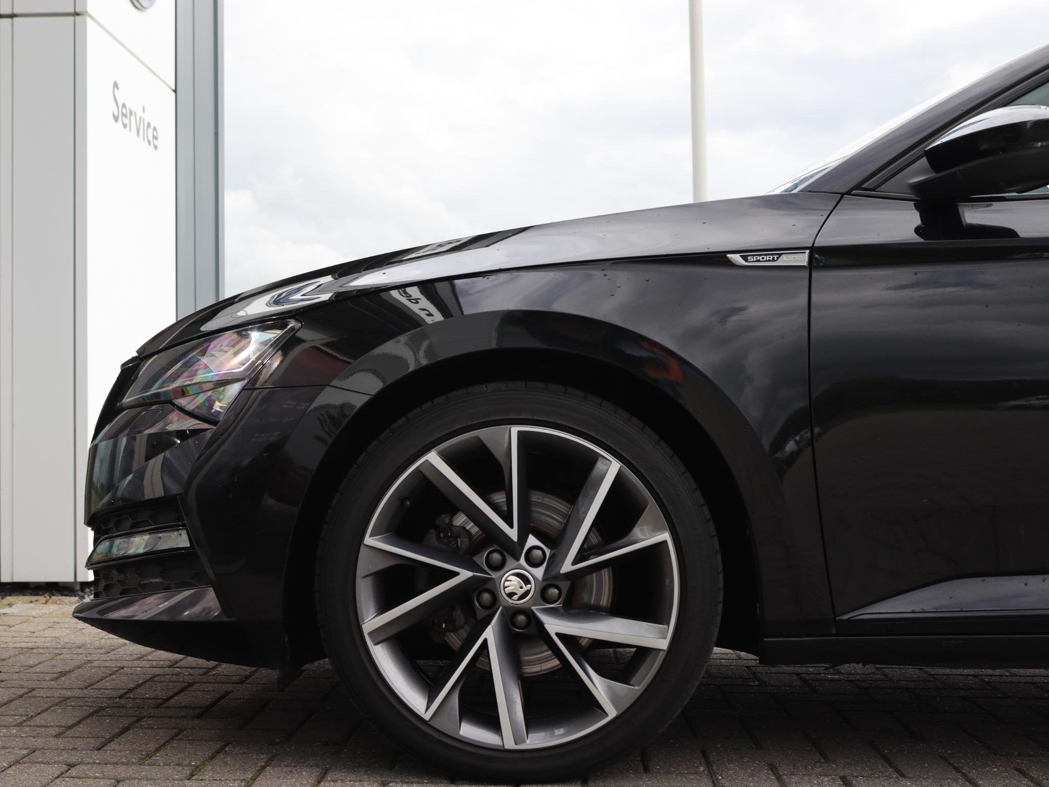 Skoda Superb Combi 1.4 TSI 218 PK DSG iV Sportline Business, Auto's, Gebruikt, 4 cilinders, Zwart, 1600 kg