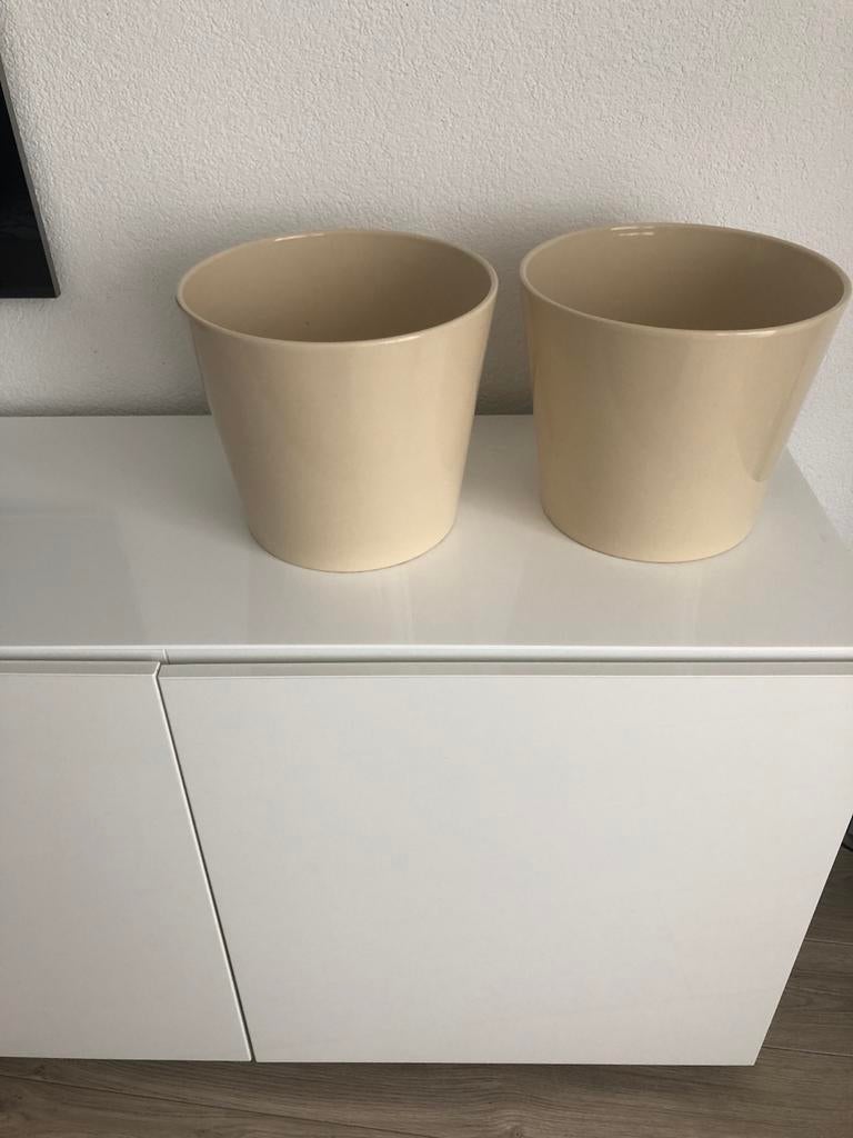 Set van 2 crèmekleurige bloempotten, Tuin en Terras, Bloempotten, Overige materialen, Gebruikt, Rond, Binnen