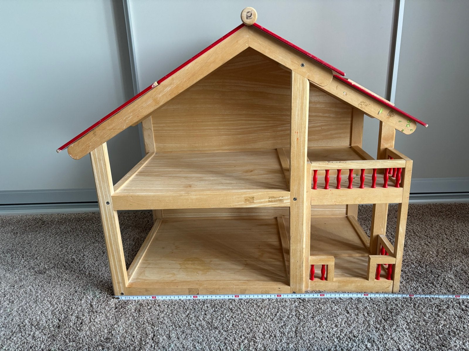 Houten poppenhuis met meubels en poppen, Ophalen, Gebruikt, Poppenhuis